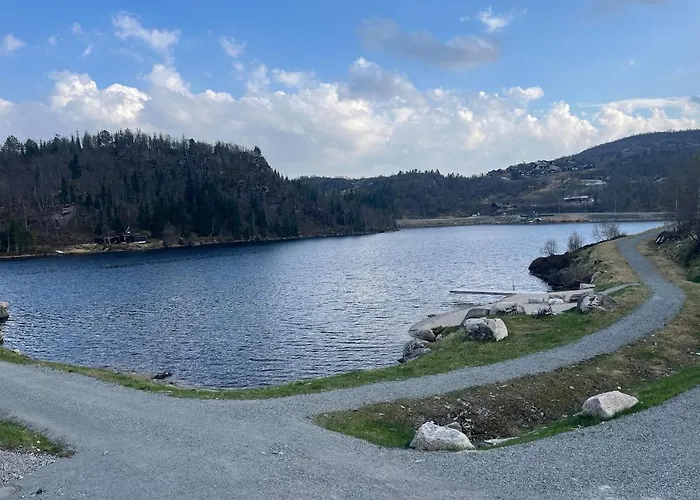 Family-friendly Mountain With Lakeviews, Close To Hébergement de vacances Tjorhom